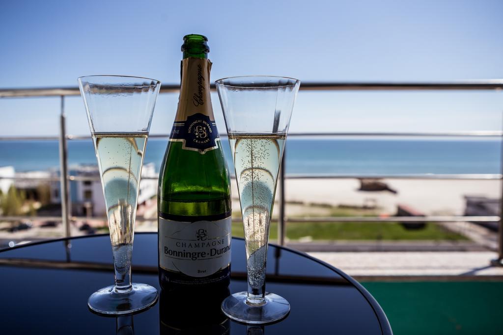 Oasis By The Sea - Summerland Apartment Mamaia Kültér fotó