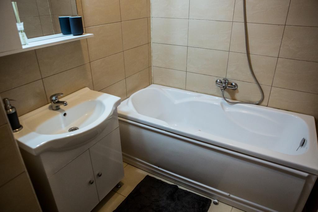 Oasis By The Sea - Summerland Apartment Mamaia Kültér fotó