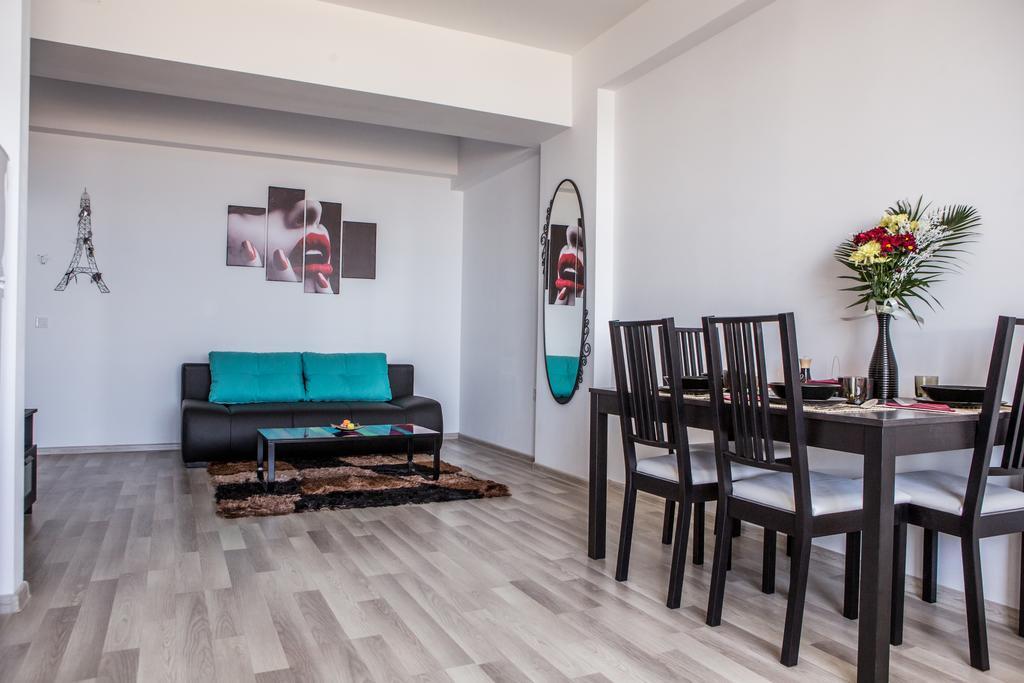Oasis By The Sea - Summerland Apartment Mamaia Kültér fotó