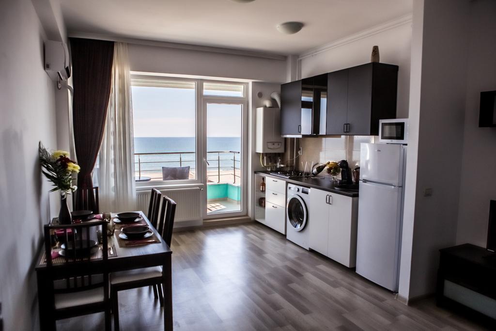 Oasis By The Sea - Summerland Apartment Mamaia Kültér fotó