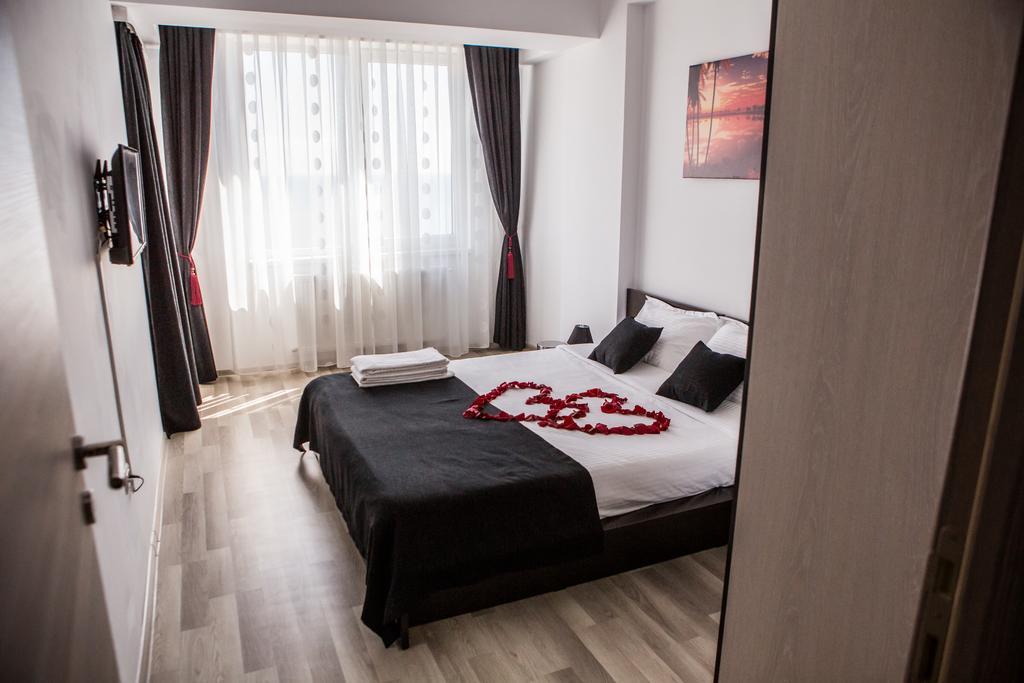 Oasis By The Sea - Summerland Apartment Mamaia Kültér fotó